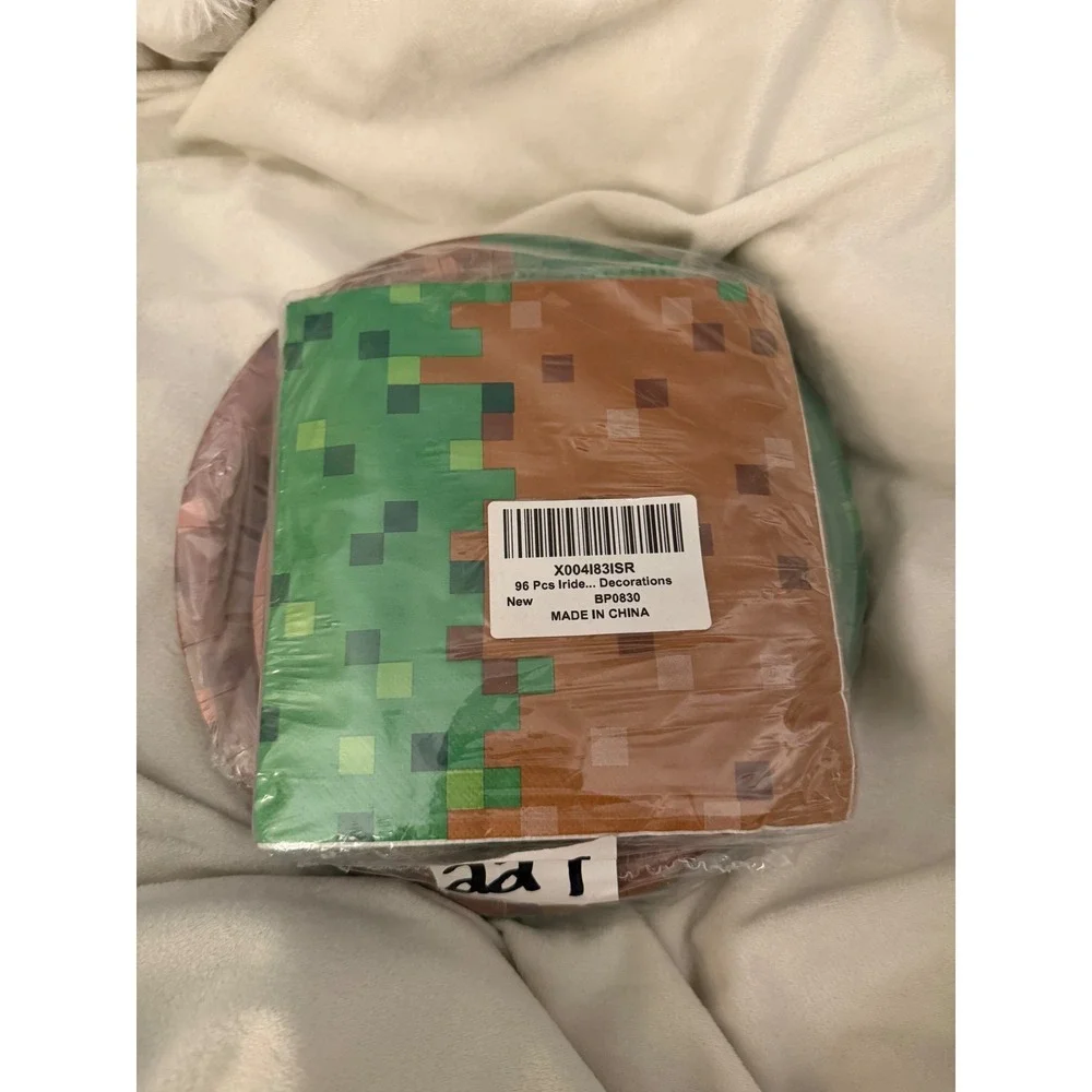 New factory sealed Pixel Birthday Party Decorations Minecraft Dinnerware